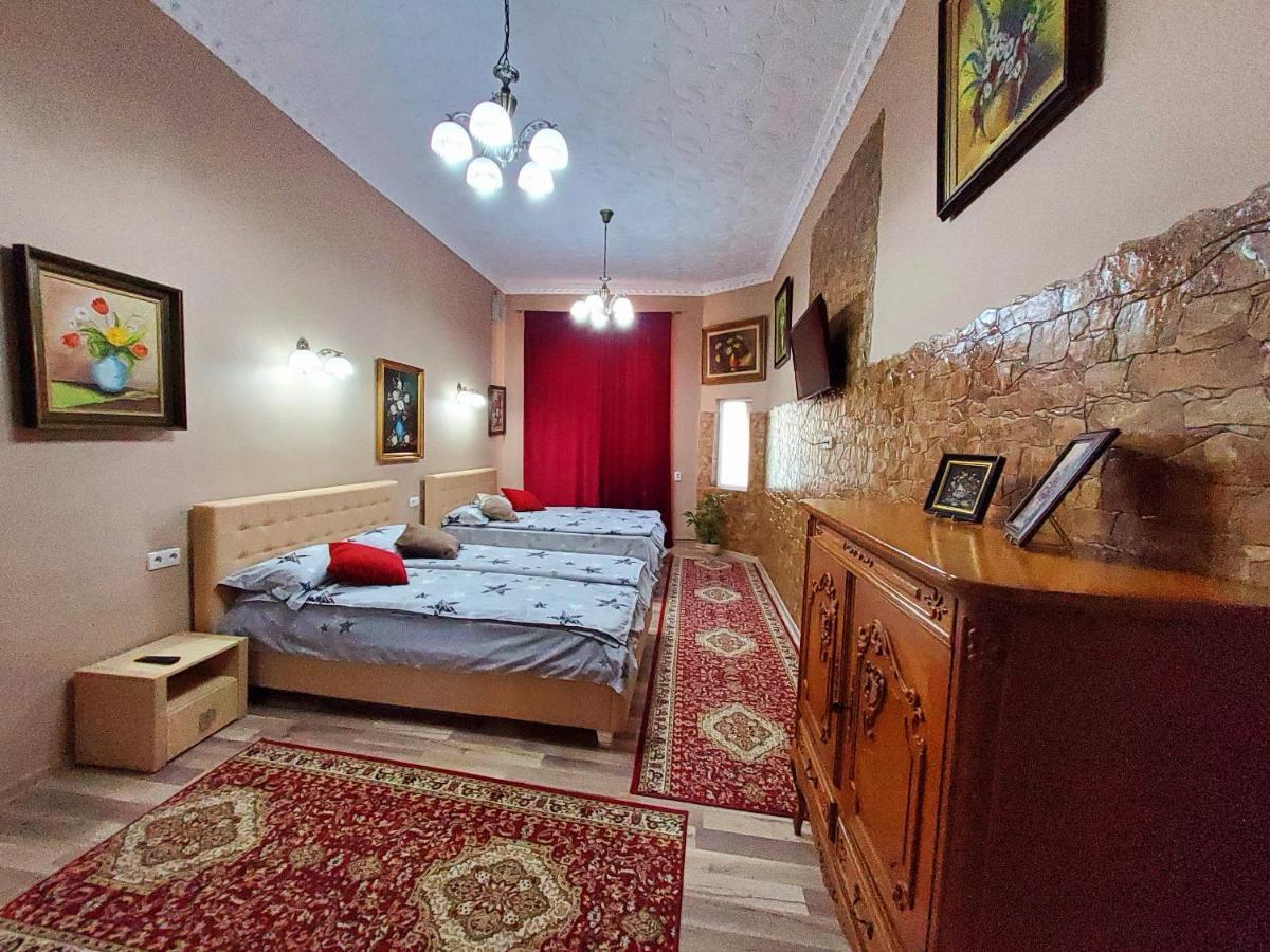 Sissy Vendeghaz Hotel Targu Secuiesc Bagian luar foto