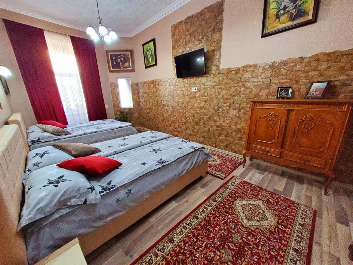 Sissy Vendeghaz Hotel Targu Secuiesc Bagian luar foto